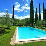 Lo Scoiattolo By Posarellivillas וילה