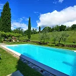 Lo Scoiattolo By Posarellivillas וילה